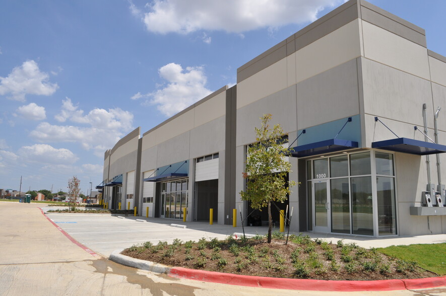 550 W Round Grove Rd, Lewisville, TX for rent - Building Photo - Image 1 of 28