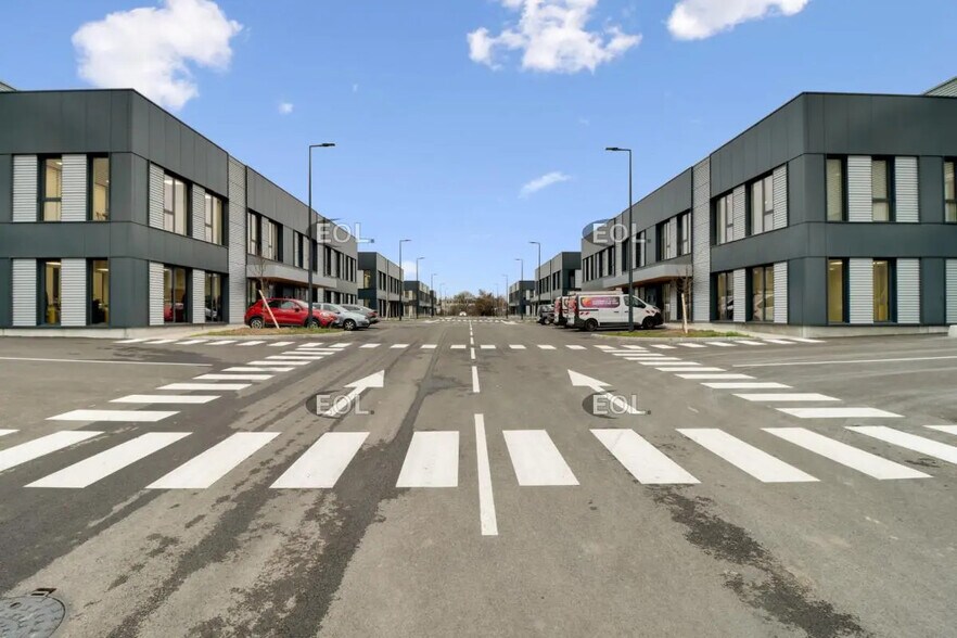 Light Industrial in Le Bourget to rent - Building Photo - Image 2 of 19