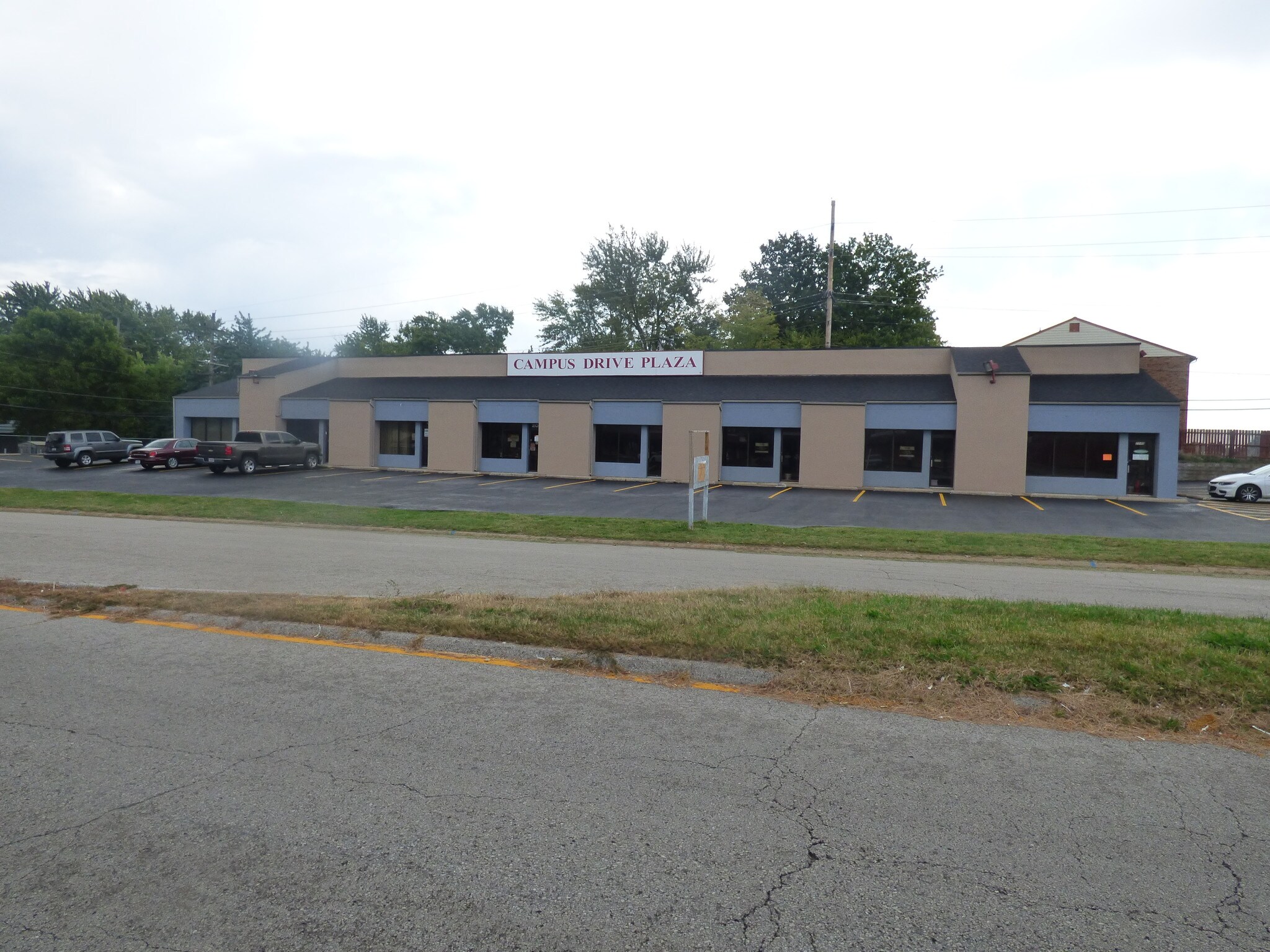 2040-2052 Campus Dr, Saint Charles, MO for sale Building Photo- Image 1 of 1
