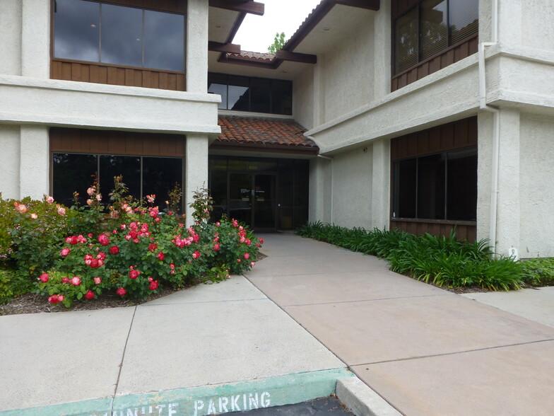 Central Westlake Village-  Abundant parking, Westlake Village, CA for rent - Building Photo - Image 1 of 4