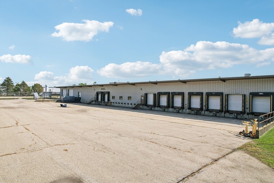 150 Business Park Dr, Sun Prairie, WI for rent - Building Photo - Image 3 of 9