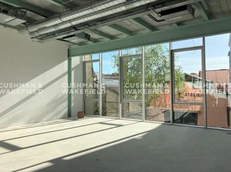 Office in Malakoff to rent Building Photo- Image 1 of 18