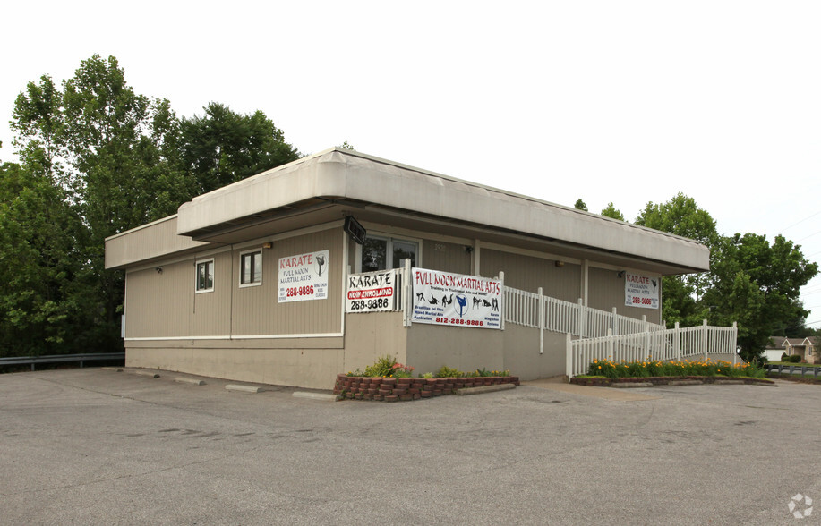 2920 Middle Rd, Jeffersonville, IN for sale - Building Photo - Image 1 of 7