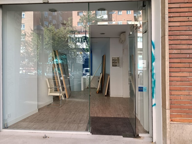 Retail in Madrid, Madrid to rent - Building Photo - Image 1 of 8