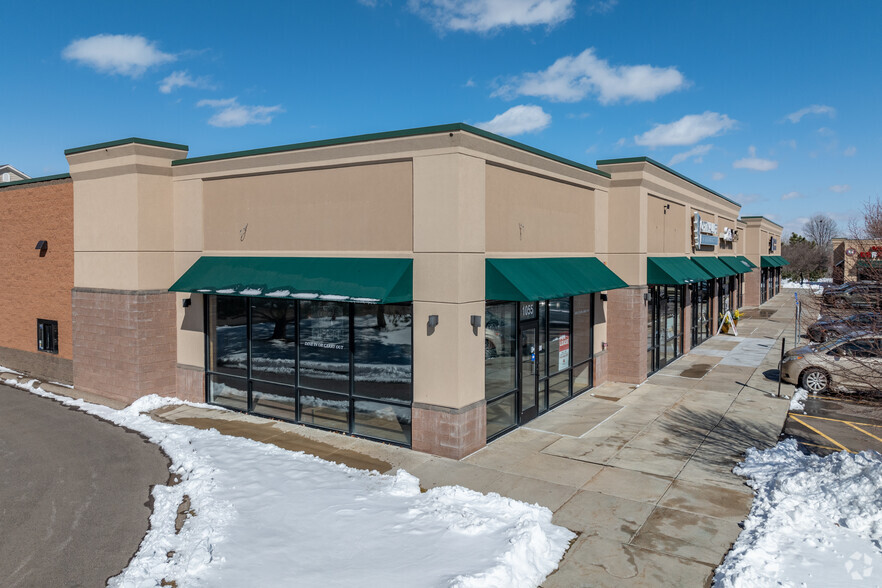 1037-1055 Helmo Ave N, Oakdale, MN for rent - Primary Photo - Image 1 of 7