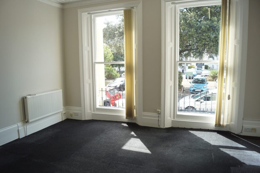 Office 1 And 2 8 Hyde Gardens, Eastbourne to rent - Interior Photo - Image 2 of 8
