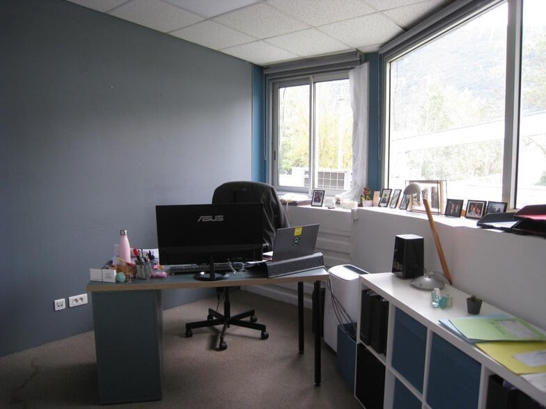 Office in Gémenos to rent - Interior Photo - Image 3 of 5