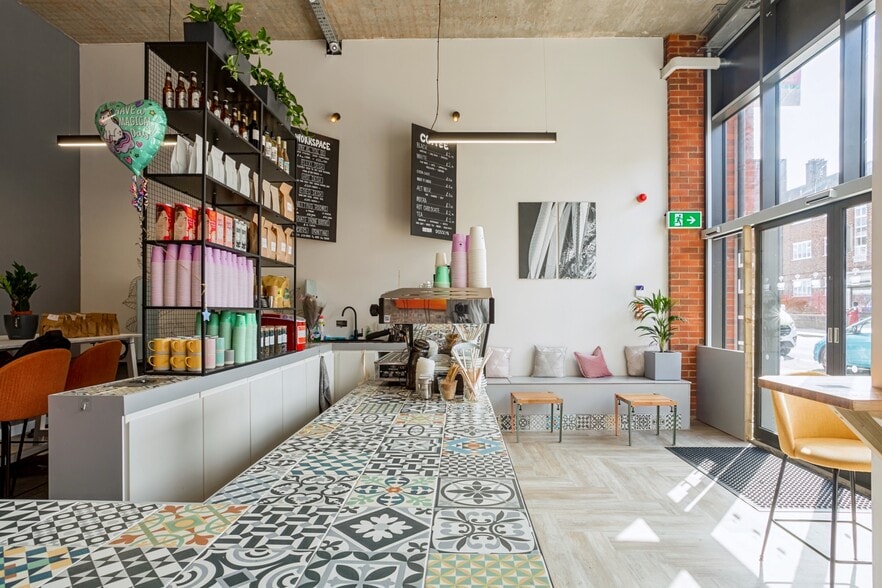 265-269 Wimbledon Park Rd, London to rent - Interior Photo - Image 2 of 10