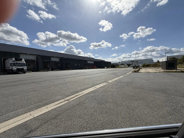 Industrial in SAINT-OUEN-L'AUMONE to rent - Building Photo - Image 3 of 8