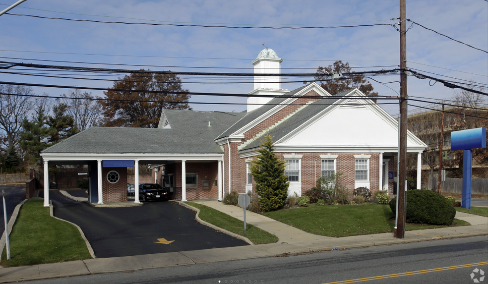 100 Sunnyside Blvd, Plainview, NY for rent - Building Photo - Image 1 of 6