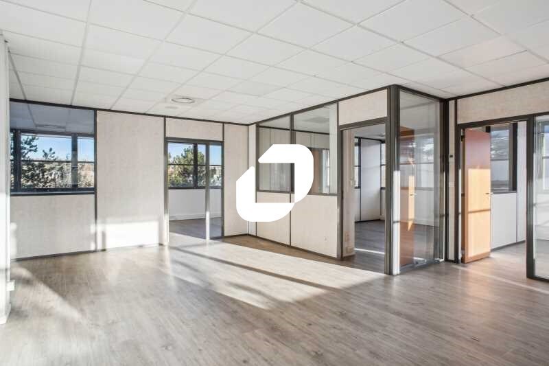 204 Route De Vourles, Saint-Genis-Laval for sale - Building Photo - Image 1 of 11