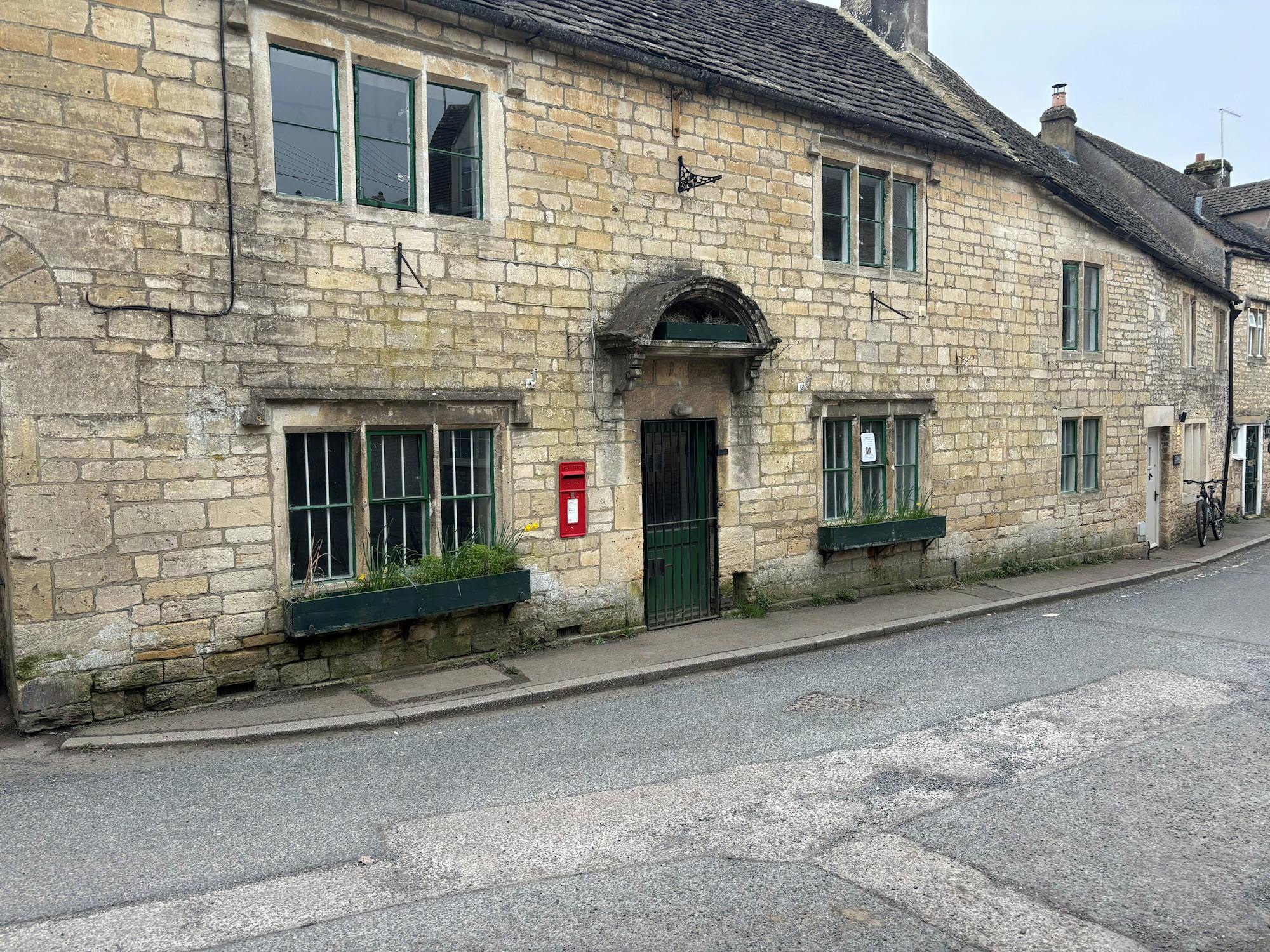 2 George St, Bisley to rent Primary Photo- Image 1 of 5