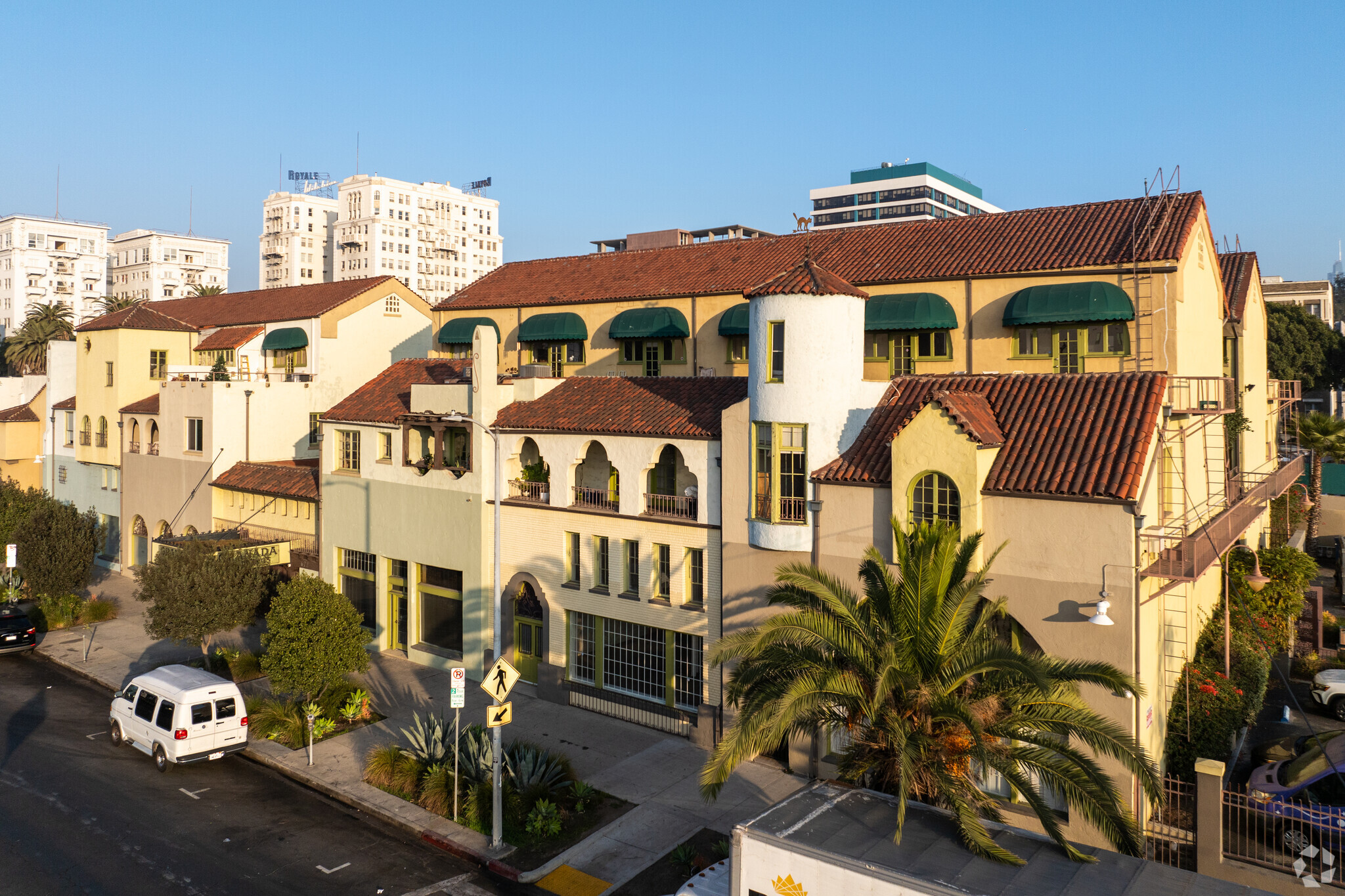 672 S La Fayette Park Pl, Los Angeles, CA for rent Building Photo- Image 1 of 62