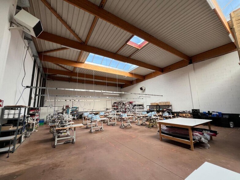 Light Industrial in Décines-Charpieu to rent - Interior Photo - Image 3 of 21