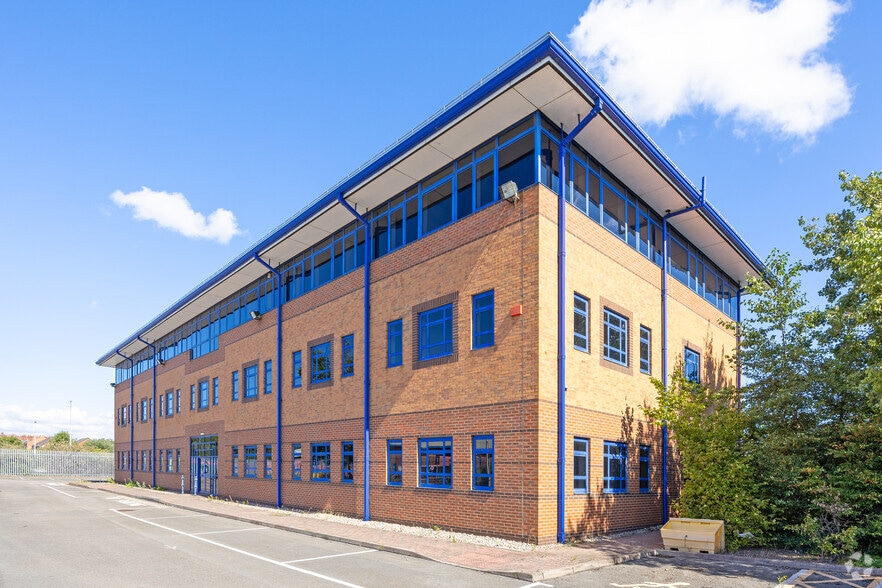 Middle Bank, Doncaster to rent - Primary Photo - Image 1 of 3