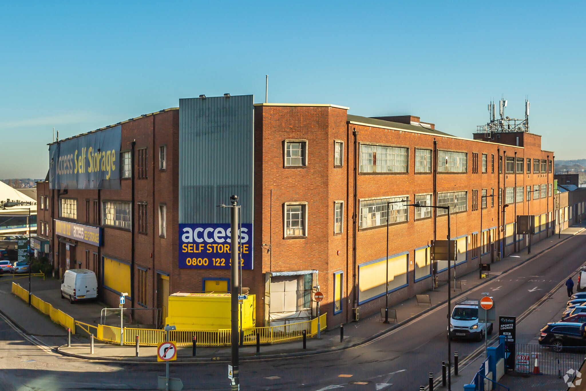 First Way, Wembley to rent Primary Photo- Image 1 of 8