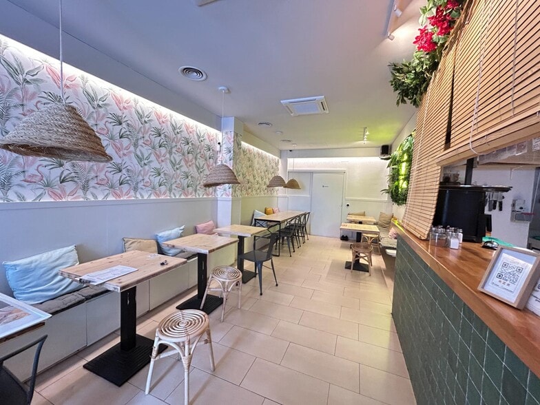 Retail in Mataró, Barcelona to rent - Interior Photo - Image 2 of 16