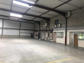 11 Rue De La Grande Borne, Le Mesnil-Amelot to rent Building Photo- Image 2 of 5