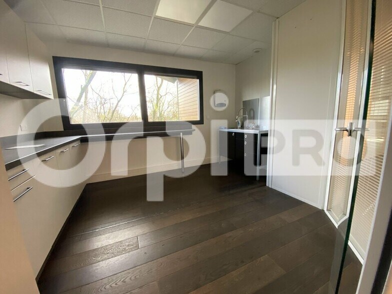 Office in Dardilly to rent - Interior Photo - Image 2 of 15
