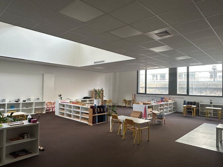 Office in Lyon to rent - Building Photo - Image 2 of 7