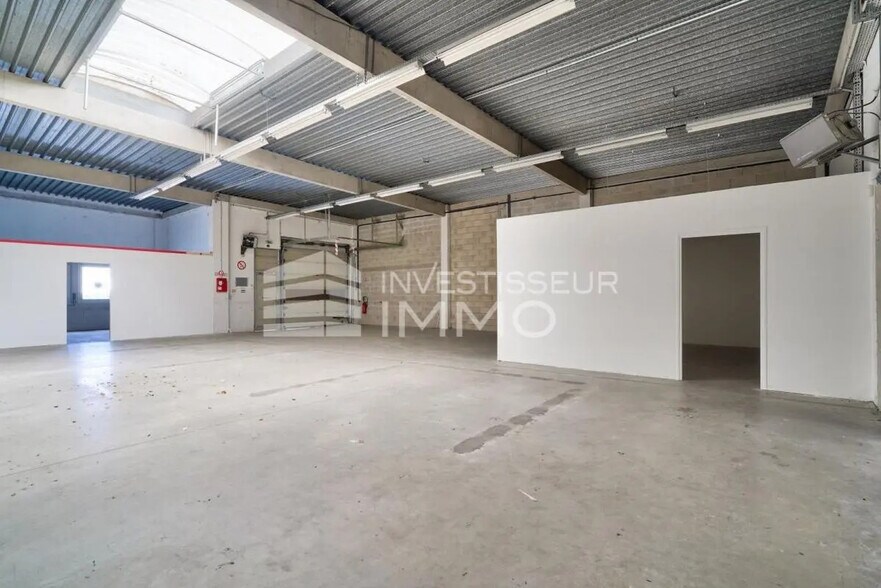 Light Industrial in Lognes to rent - Interior Photo - Image 3 of 5