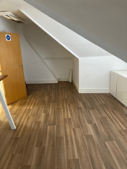 54 Holly Bush Ln, Sevenoaks to rent - Interior Photo - Image 2 of 4