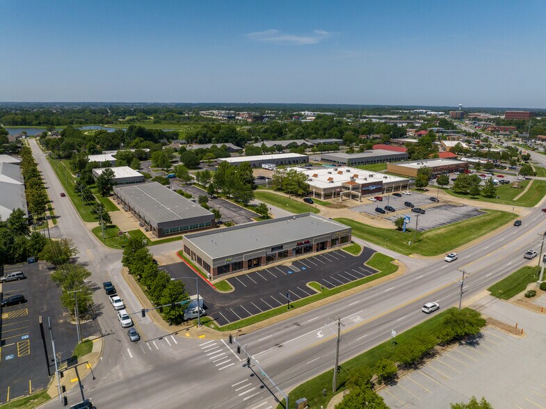 1700 SW Commerce Dr, Bentonville, AR to rent - Aerial - Image 2 of 4