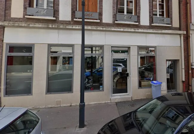 Location Entrepôt 128 m²