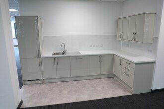 4 Europa Ct, Sheffield for rent Building Photo- Image 2 of 9