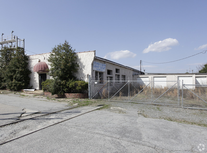 1562 E Forrest Ave, East Point, GA for rent - Building Photo - Image 1 of 11