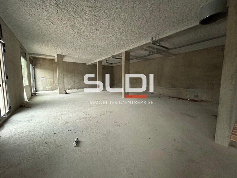 Retail in Gleizé for sale - Interior Photo - Image 2 of 8