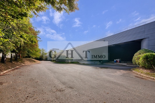 Industrial in Tremblay-en-France to rent - Building Photo - Image 2 of 10