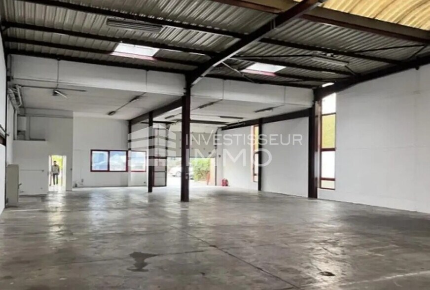 Light Industrial in Le Blanc-Mesnil to rent - Interior Photo - Image 3 of 4