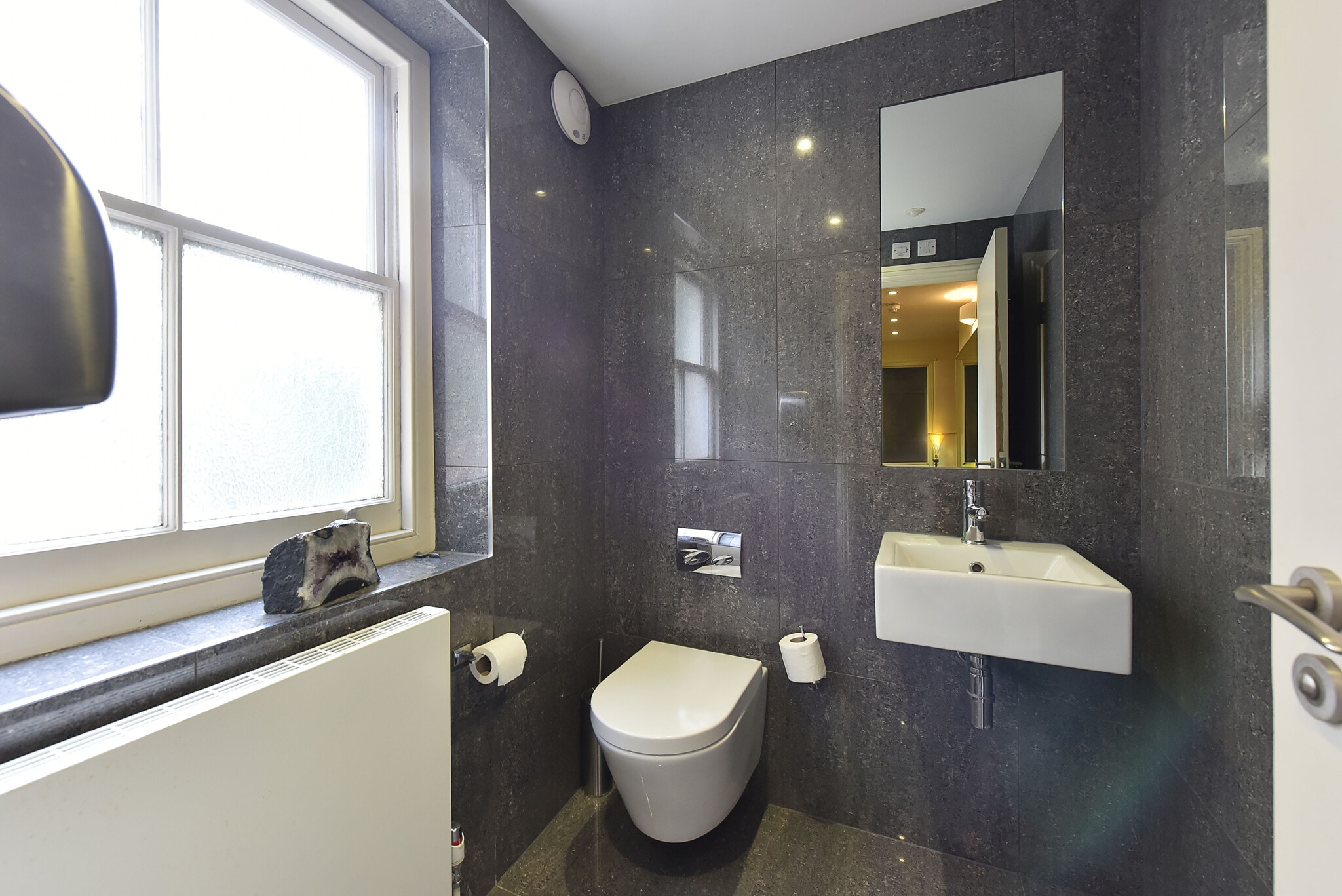 26-28 Finchley Rd, London to rent Interior Photo- Image 1 of 15