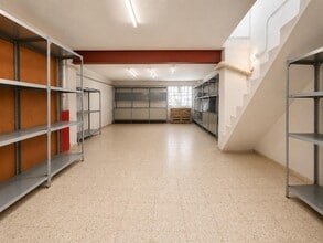 Retail in Manresa, Barcelona to rent Interior Photo- Image 1 of 6
