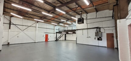 11-14 Steel Close, Eaton Socon to rent Interior Photo- Image 2 of 8