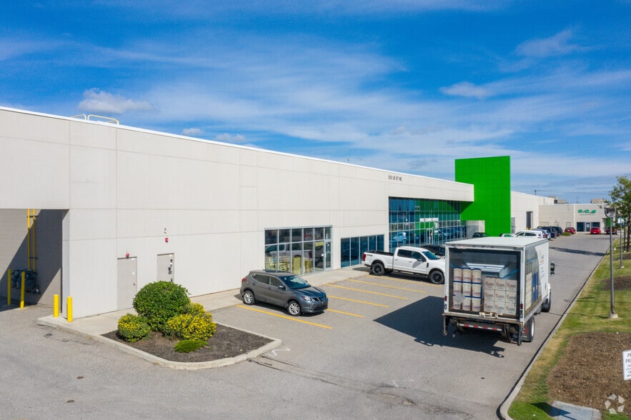 333 28th St NE, Calgary, AB for sale - Building Photo - Image 3 of 4