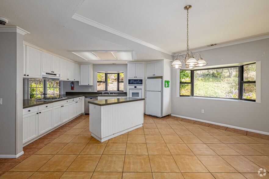 12725-12750 Monte Vista Road portfolio of 5 properties for sale on LoopNet.co.uk - Interior Photo - Image 3 of 27