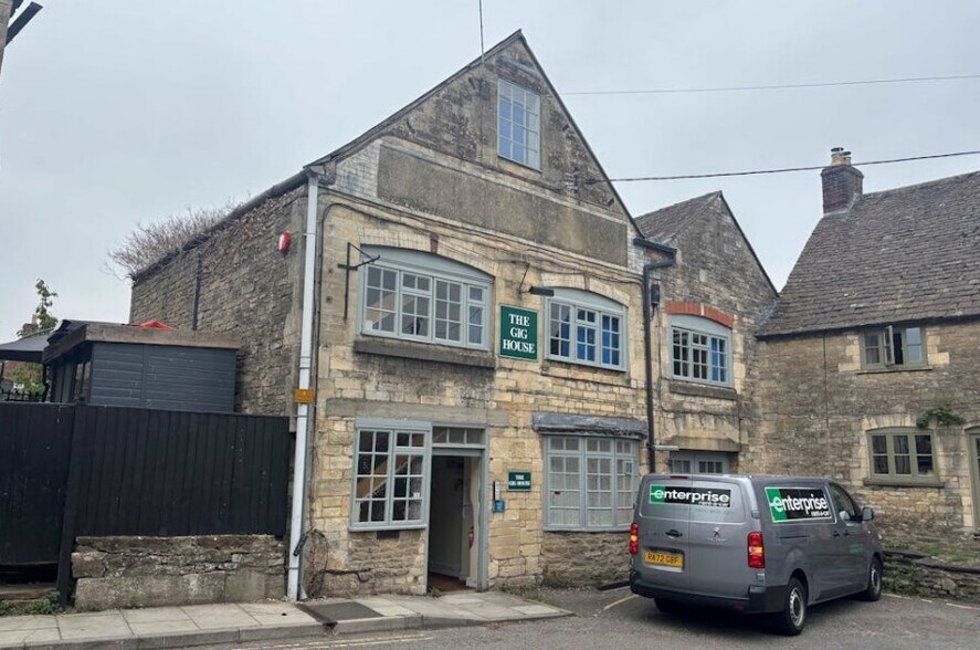 21 Oxford Street, Malmesbury for sale - Building Photo - Image 1 of 4