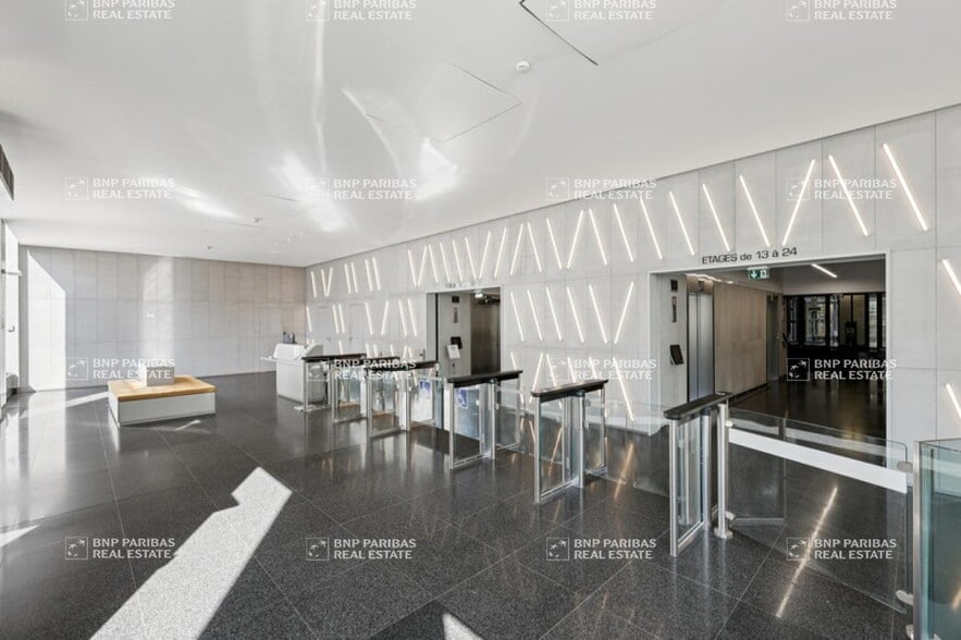 Office in Marseille to rent - Lobby - Image 3 of 22