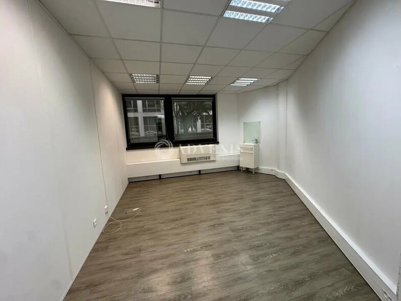 Office in Lognes to rent - Building Photo - Image 2 of 4