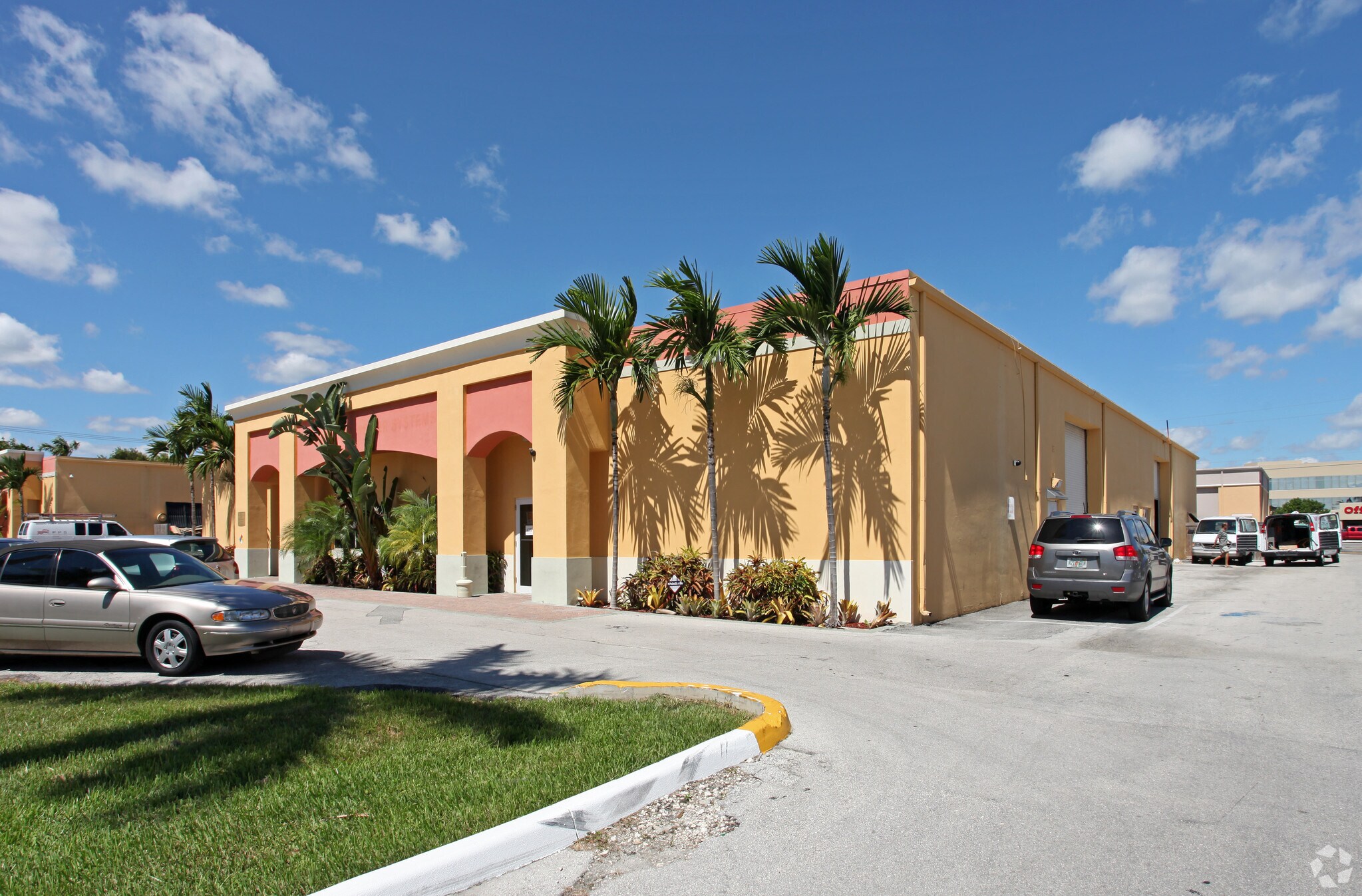 121-125 NW 11th St, Boca Raton, FL for sale Primary Photo- Image 1 of 1