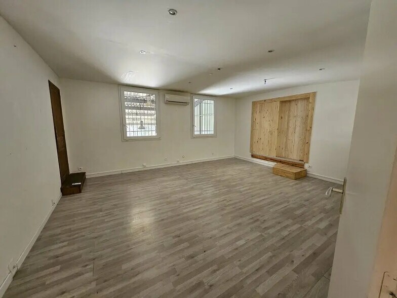 3085 Chemin Du Grand Saint Jean, Aix-en-Provence to rent - Building Photo - Image 3 of 5