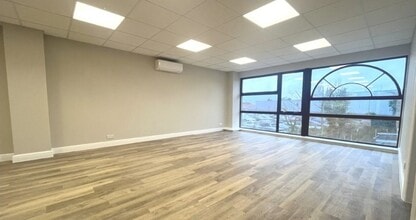 6-12 White House Rd, Ipswich to rent Interior Photo- Image 2 of 4