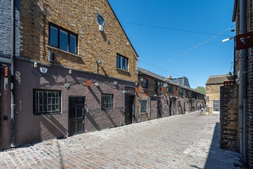 17-37 Hatherley Mews, London to rent - Building Photo - Image 2 of 2