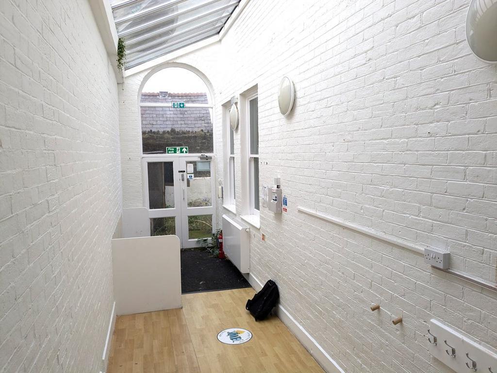 106-108 High St, Godalming to rent Building Photo- Image 1 of 9