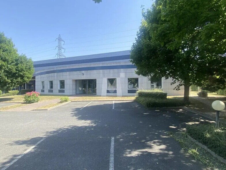 Office in Lisses to rent - Building Photo - Image 2 of 9