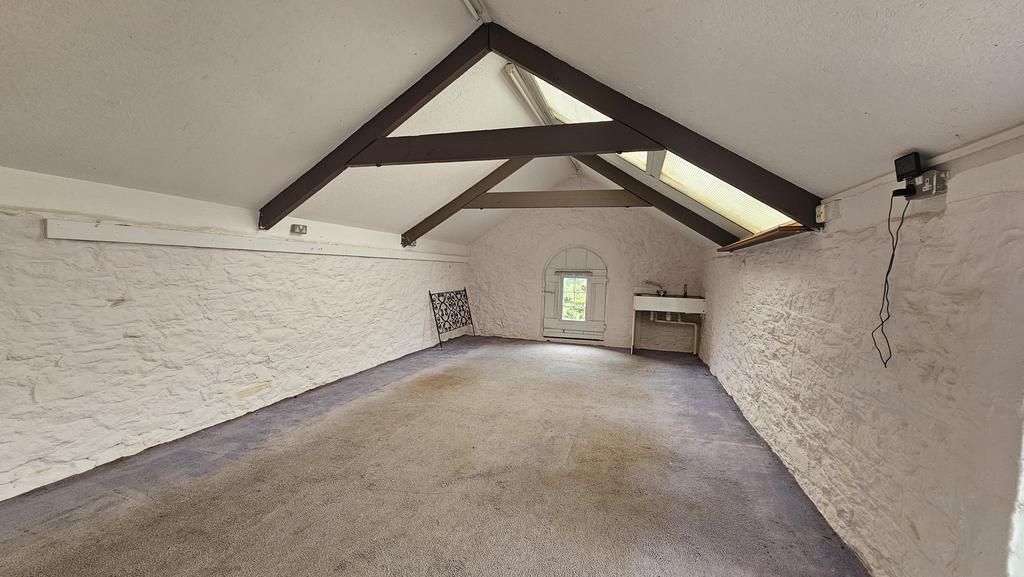 Totnes Rd, Ipplepen to rent Interior Photo- Image 1 of 2
