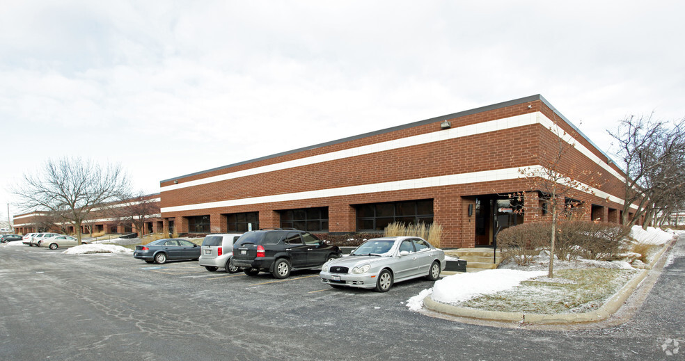 960 Industrial Dr, Elmhurst, IL for rent - Building Photo - Image 2 of 4