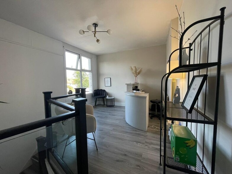 114 Hagley Rd, Stourbridge to rent - Building Photo - Image 2 of 8